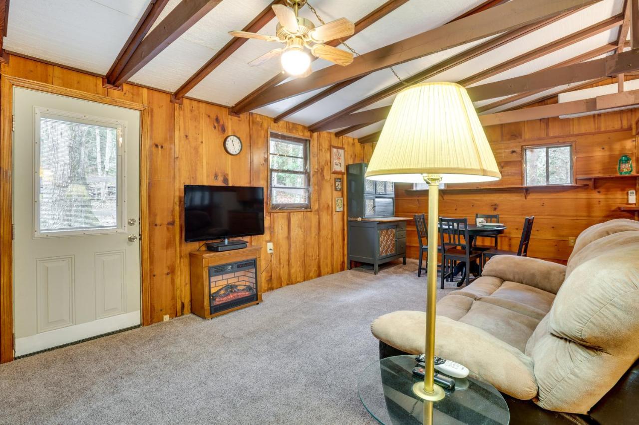 Peaceful Warne Cabin Fenced Yard And Screened Porch Brasstown Exterior photo